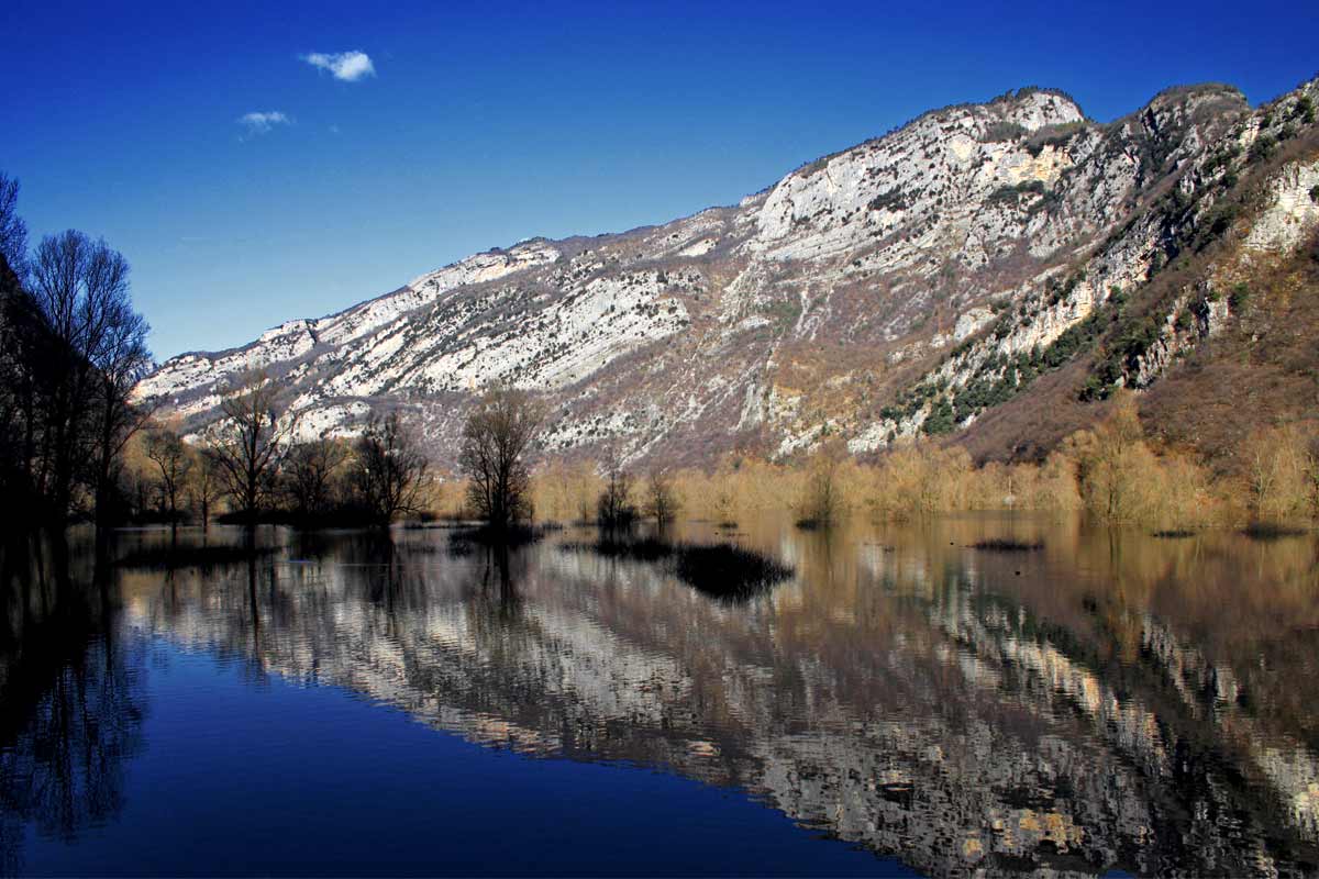 Lago di Loppio in Trentino.