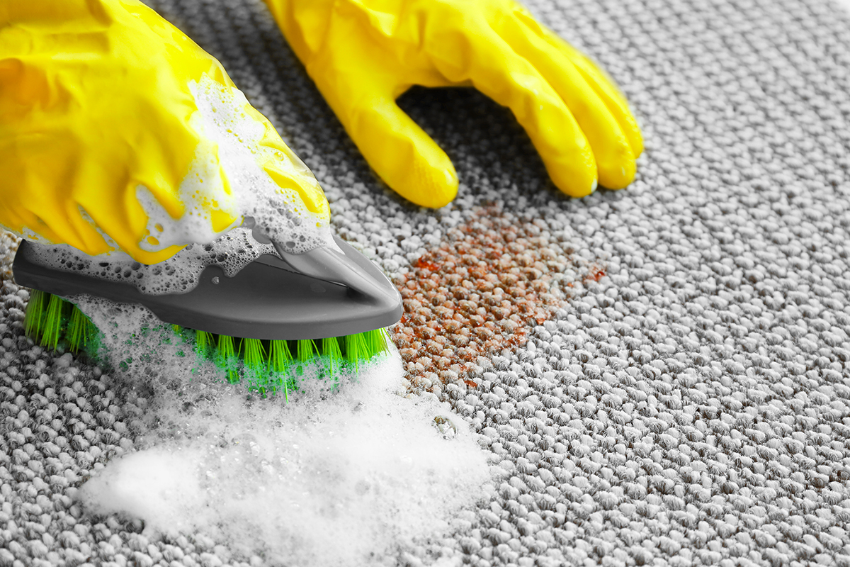 pulire un tappeto senza rovinarlo