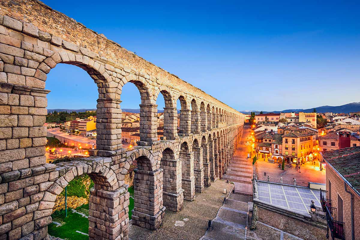 L'acquedotto romano a Segovia in Spagna.