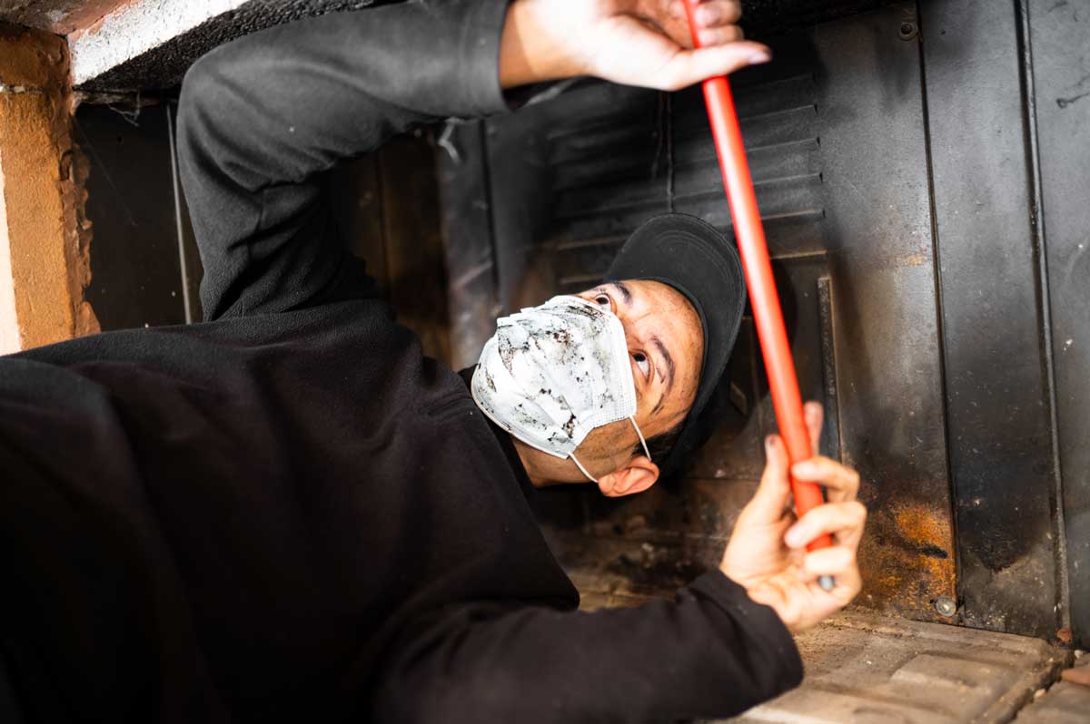 Come pulire il vetro del camino o della stufa: i metodi più efficaci e  veloci