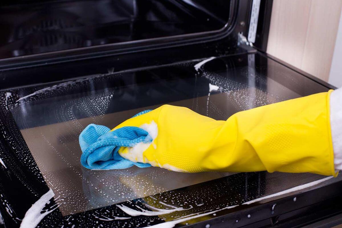 Metodi naturali per pulire il forno