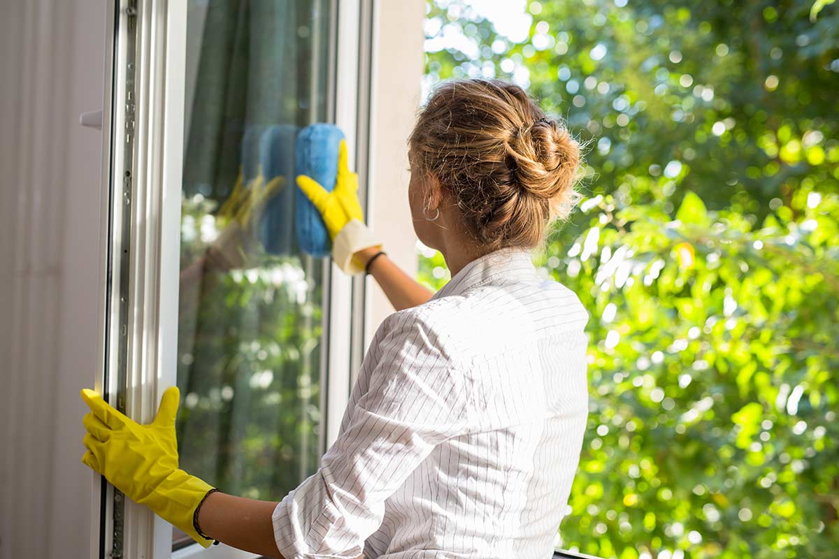 Metodi efficaci per pulire i vetri delle finestre