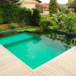 Creare piscina fuori terra con soppalco in legno