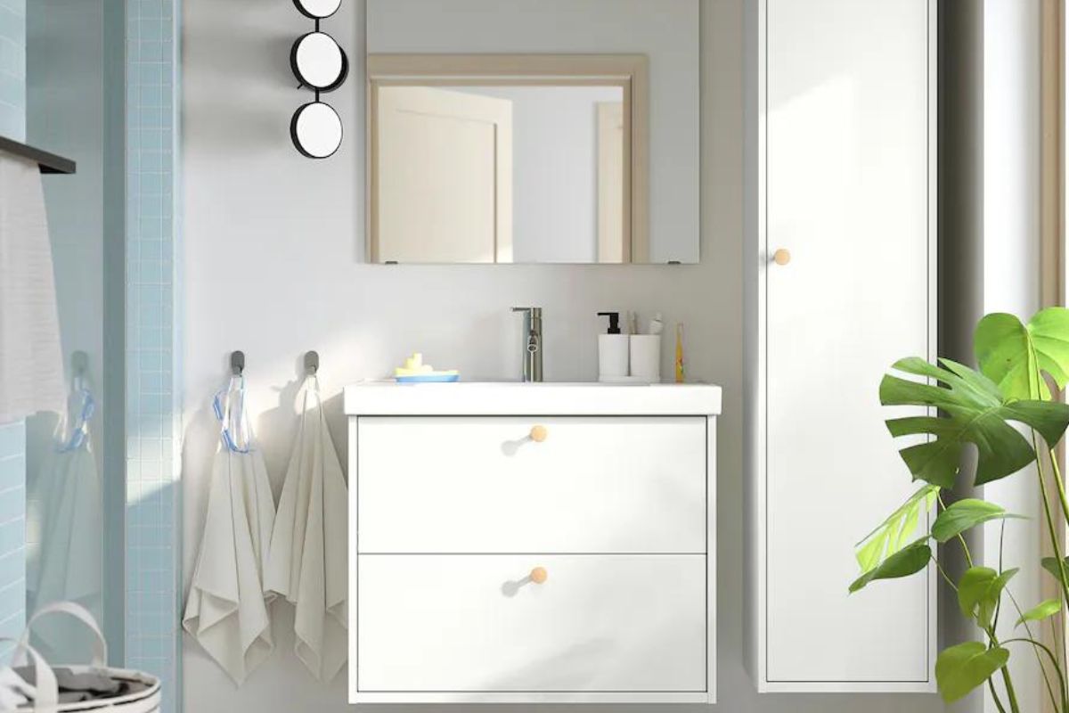 Mobile lavabo sospeso di Ikea in offerta