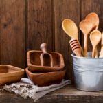 Utensili in legno in cucina, perché non lavarli con il sapone