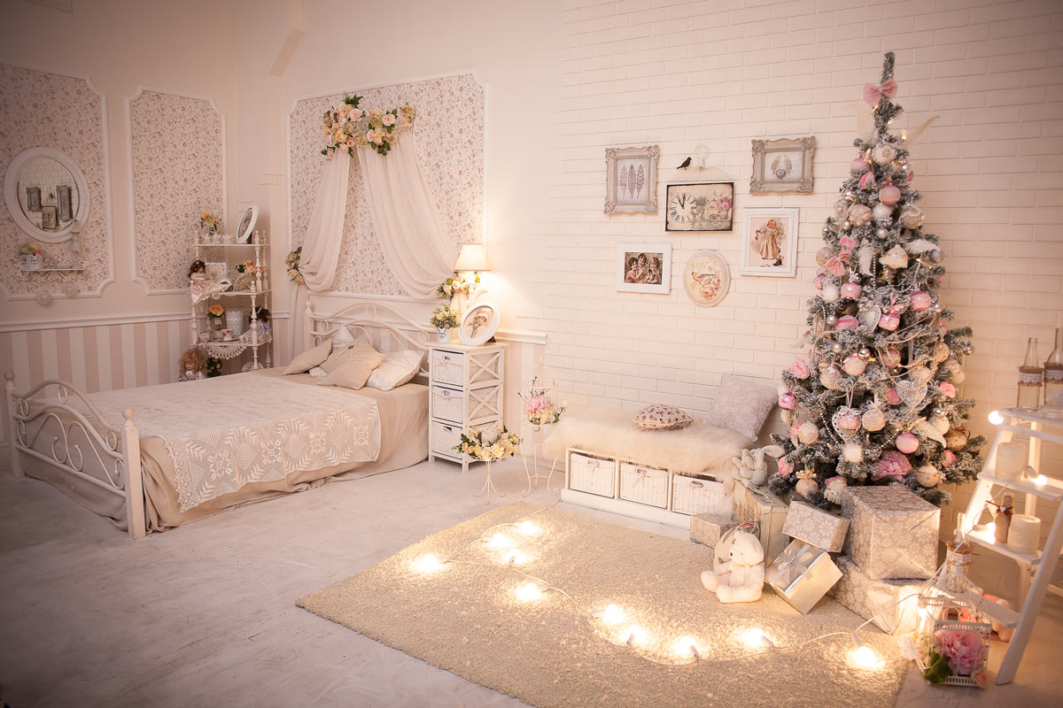 Albero di Natale addobbato in stile shabby